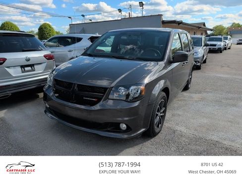 Used 2018 Dodge Grand Caravan SE FWD image 1