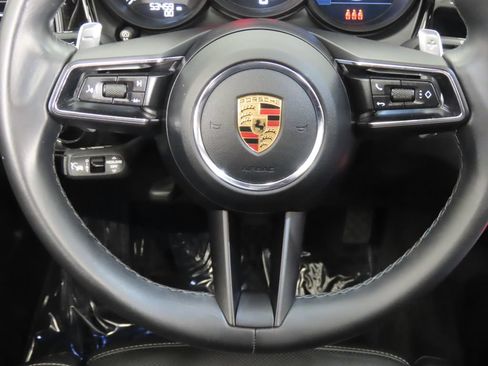 Certified 2022 Porsche Macan AWD/4WD image 18
