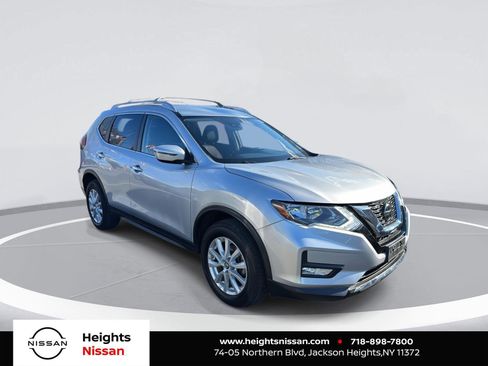 Used 2020 Nissan Rogue SV image 1