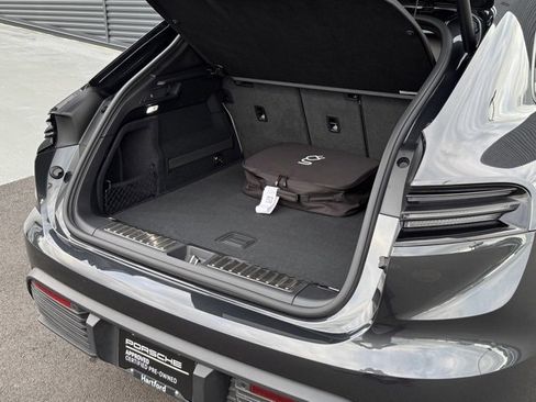 Certified 2025 Porsche Macan 4 Electric image 35