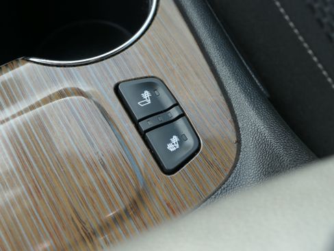 Used 2021 GMC Acadia SLE w/ Driver Convenience Package FWD image 23
