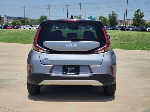 Used 2025 Kia Soul LX w/ LX Technology Package FWD image 6