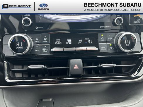 Used 2021 Toyota Highlander L image 14