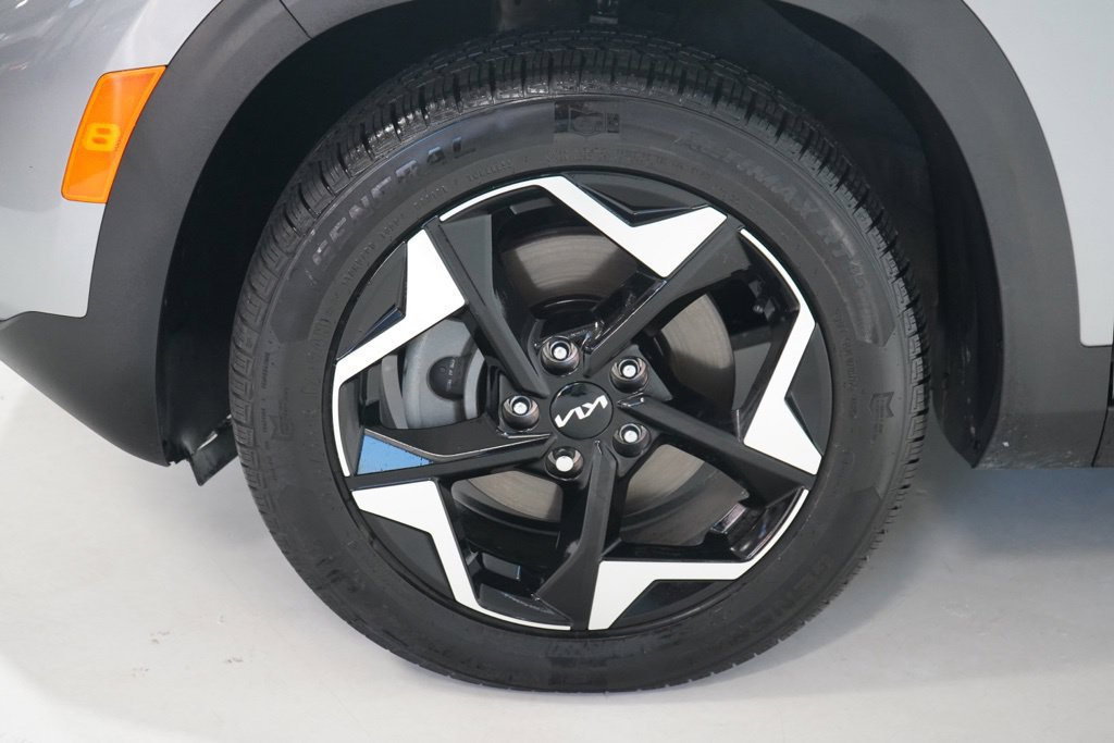 Used 2024 Kia Seltos EX AWD/4WD image 13