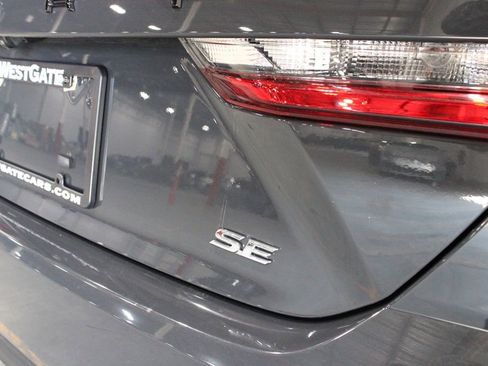 Used 2025 Toyota Camry SE image 32
