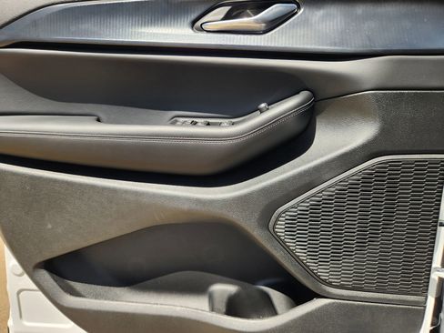 New 2025 Jeep Grand Cherokee Altitude image 15