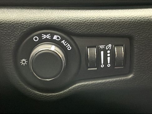 New 2026 Chrysler Voyager LX FWD image 32