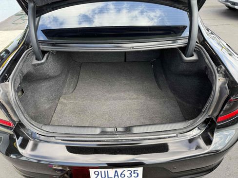 Used 2018 Dodge Charger SXT w/ Blacktop Package image 7