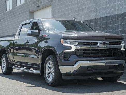 Used 2023 Chevrolet Silverado 1500 LT w/ Z71 Off-Road Package AWD/4WD image 2