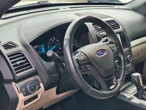 Used 2018 Ford Explorer XLT w/ Equipment Group 202A image 18