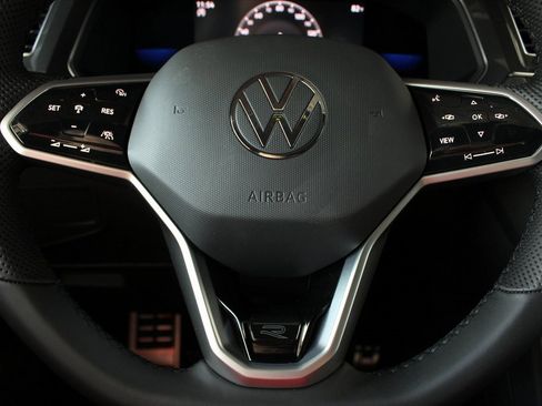 Used 2024 Volkswagen Tiguan SE R-Line image 31