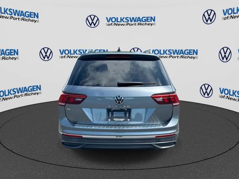 Used 2022 Volkswagen Tiguan SE w/ Panoramic Sunroof Package FWD image 13