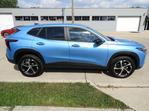 Used 2025 Chevrolet Trax RS w/ Driver Confidence Package FWD image 9
