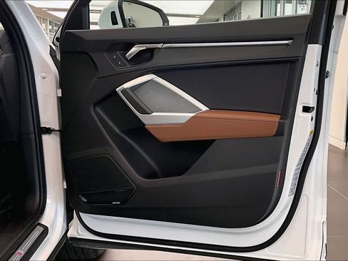 Certified 2025 Audi Q3 2.0T Premium Plus w/ Premium Plus Package image 22