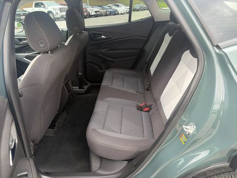 Used 2025 Chevrolet Trax LS w/ LS Convenience Package FWD image 24