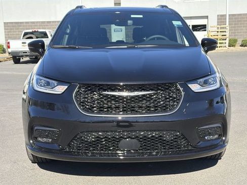 New 2026 Chrysler Pacifica Limited w/ S Appearance Package FWD image 15