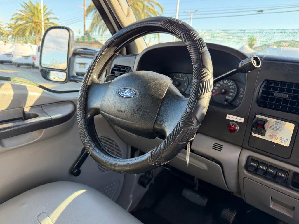 Used 2006 Ford F550 2WD Regular Cab Super Duty image 28