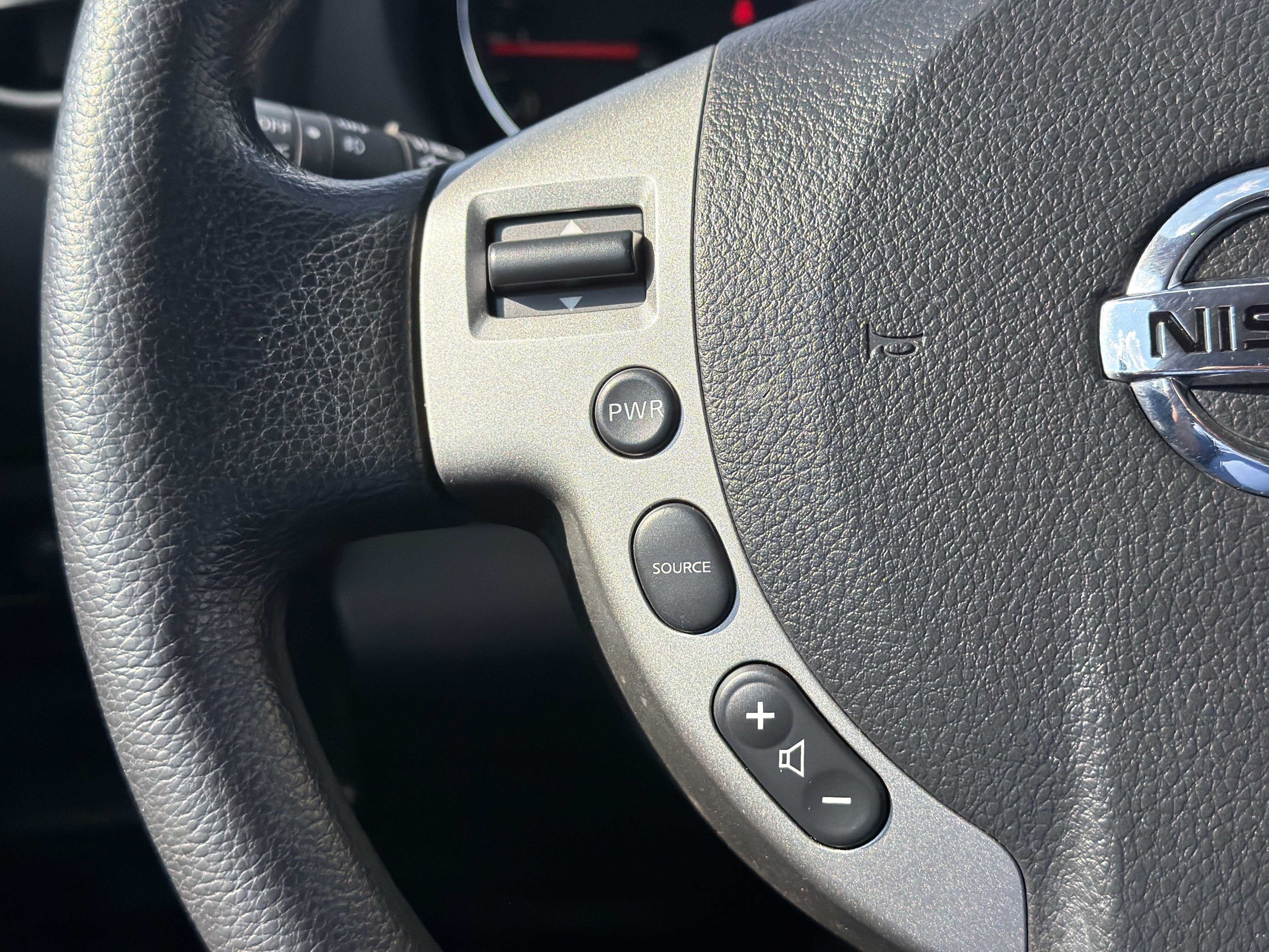 Used 2012 Nissan Rogue S w/ Special Edition Pkg FWD image 6