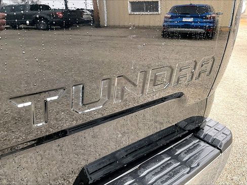 Used 2018 Toyota Tundra SR5 w/ SR5 Upgrade Package image 30