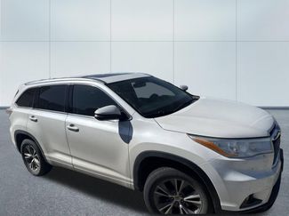 Used 2014 Toyota Highlander XLE FWD video 2