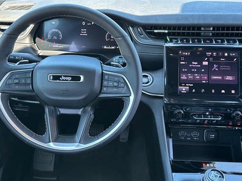 Used 2025 Jeep Grand Cherokee Laredo X w/ Luxury Tech Group I AWD/4WD image 15