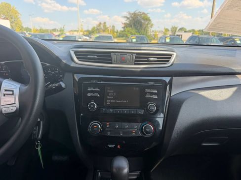 Used 2014 Nissan Rogue S FWD image 22