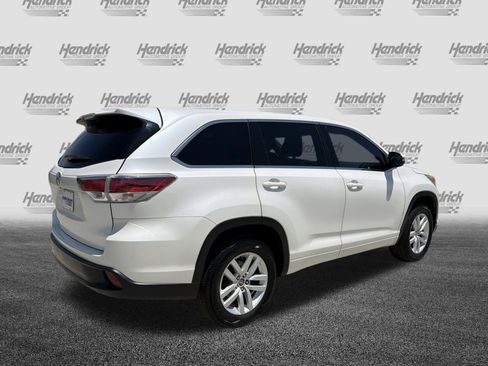 Used 2016 Toyota Highlander Plus FWD image 10