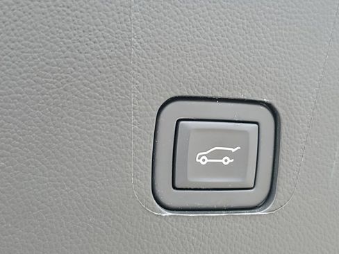 Used 2023 Chevrolet Traverse LT w/ LPO, Floor Liner Package AWD/4WD image 31