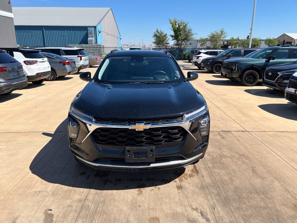Used 2025 Chevrolet Trax LT w/ LT Convenience Package FWD image 5