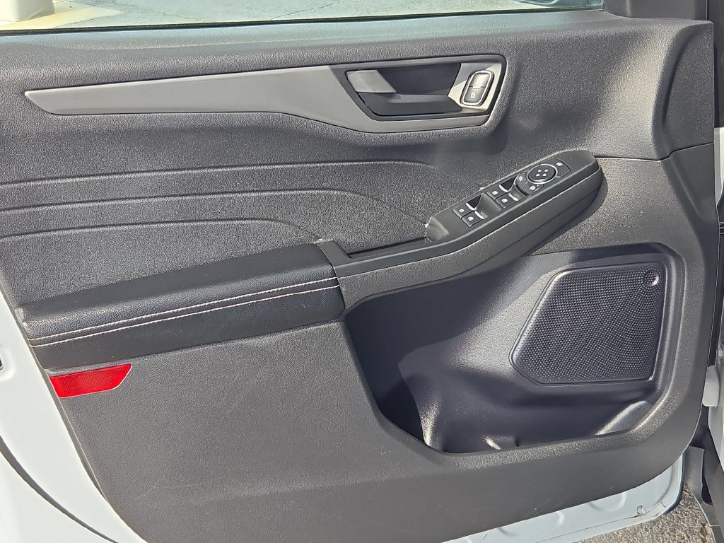 Used 2025 Ford Escape Active AWD/4WD image 11