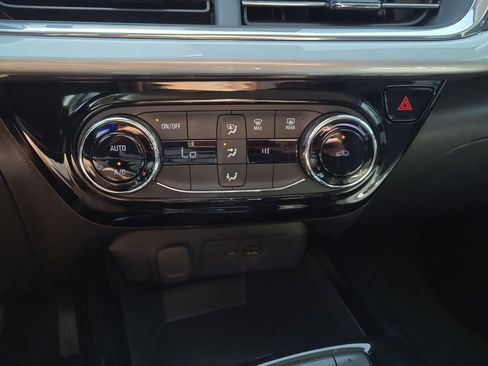 Used 2025 Chevrolet Trax LT FWD image 22