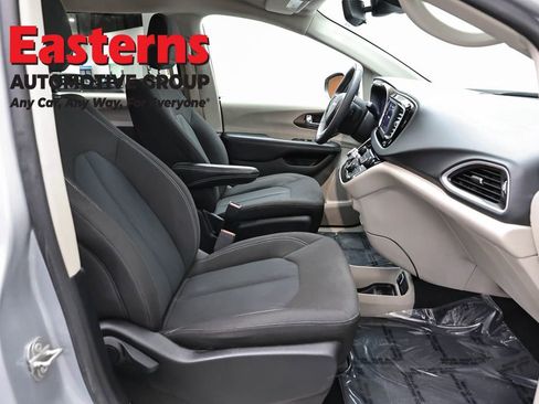 Used 2023 Chrysler Voyager LX FWD image 23