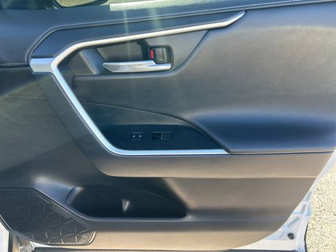 Used 2022 Toyota RAV4 Limited image 20