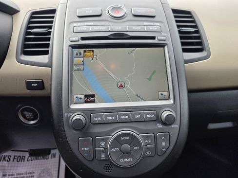 Used 2013 Kia Soul ! w/ Premium Pkg image 18