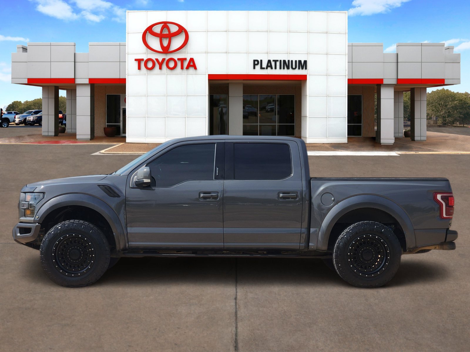 Used 2018 Ford F150 Raptor w/ Equipment Group 802A Luxury AWD/4WD image 3