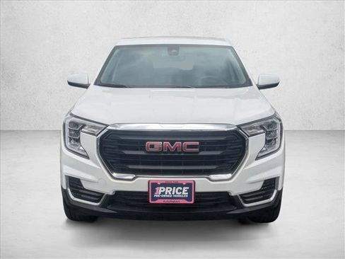 Used 2024 GMC Terrain SLE image 2