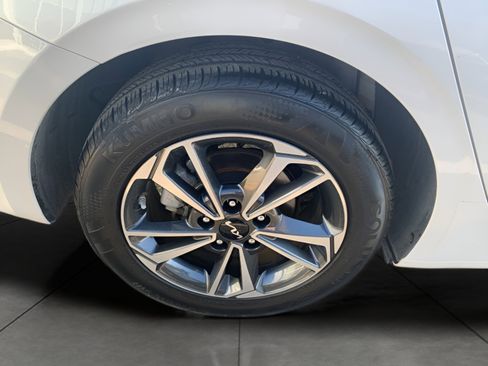 Used 2024 Kia Forte LXS image 12