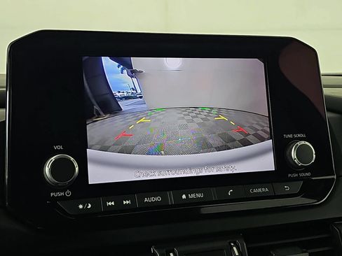 Used 2025 Nissan Pathfinder S FWD image 21