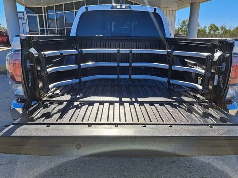 Used 2022 Toyota Tacoma TRD Off-Road image 25