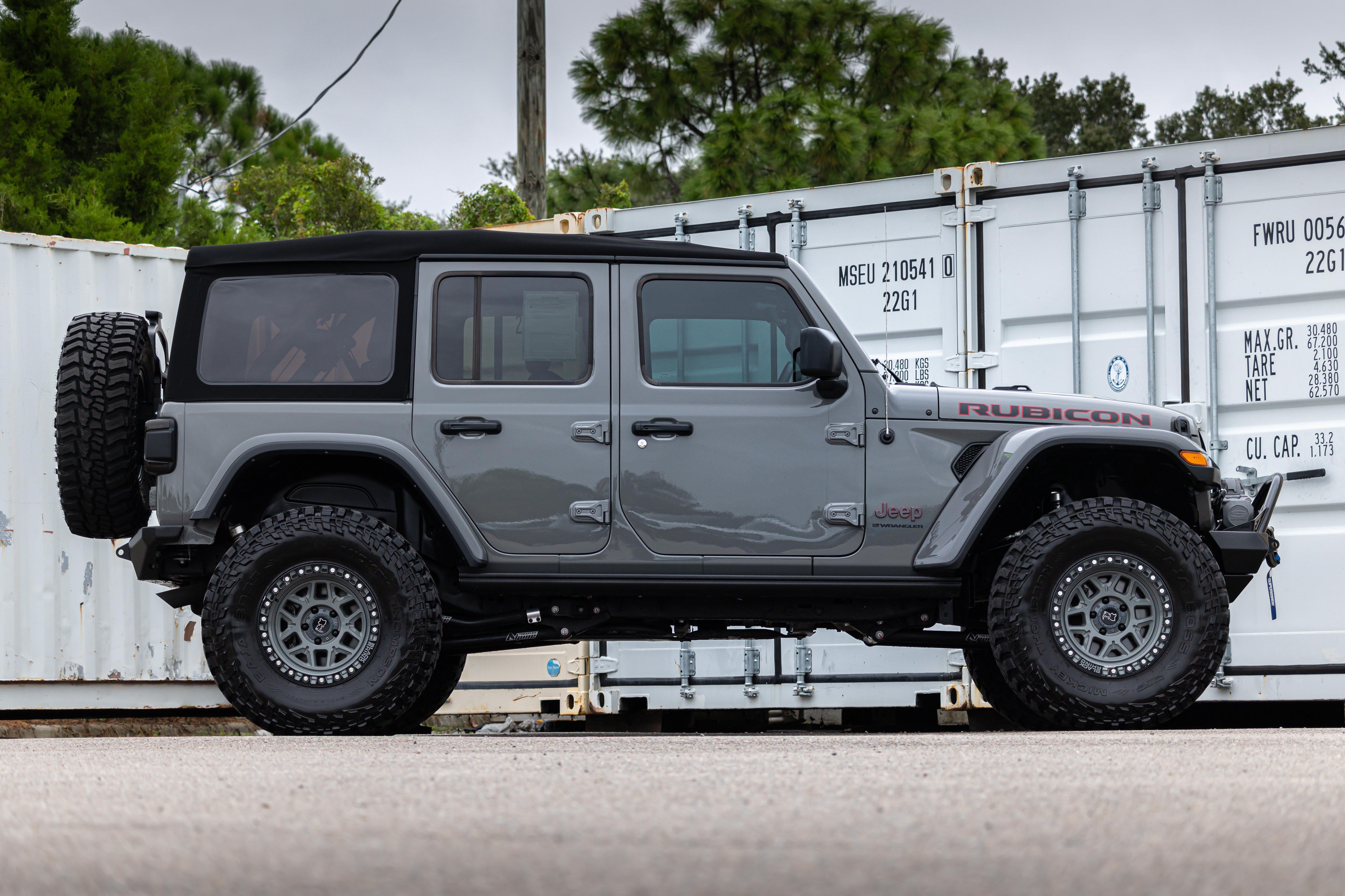 Used 2023 Jeep Wrangler Unlimited Rubicon w/ Cold Weather Group AWD/4WD image 3