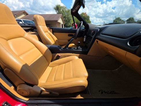 Used 1994 MAZDA MX-5 Miata RWD image 8