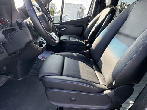 Used 2023 Mercedes-Benz Sprinter 2500 image 25