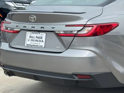 Used 2025 Toyota Camry SE FWD image 8