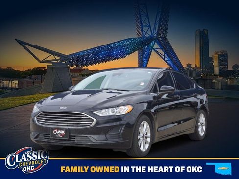 Used 2020 Ford Fusion SE image 3
