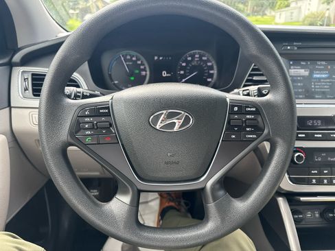 Used 2017 Hyundai Sonata SE FWD image 18