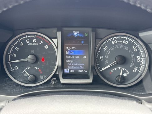 Used 2023 Toyota Tacoma TRD Off-Road AWD/4WD image 18
