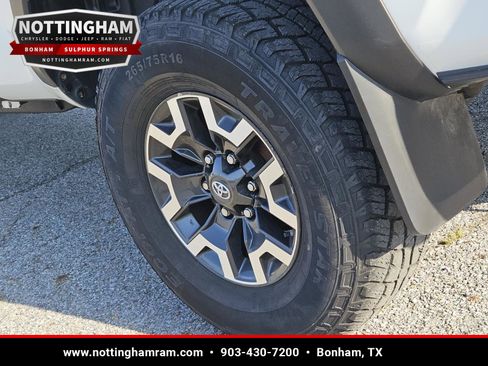 Used 2017 Toyota Tacoma TRD Off-Road w/ Tow Package AWD/4WD image 7