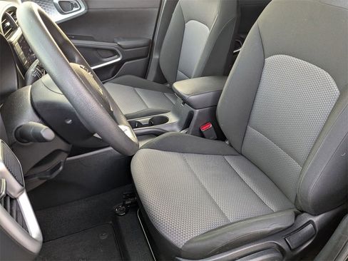 Used 2024 Kia Soul LX w/ Option Group 015 image 16