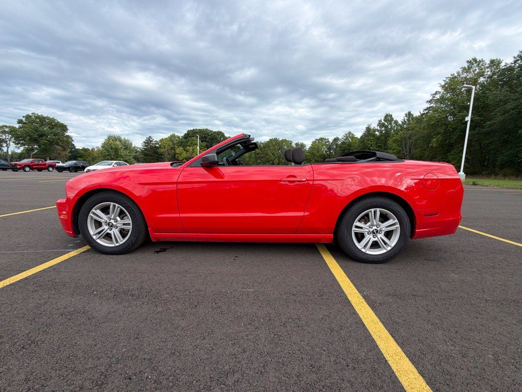 Used 2014 Ford Mustang Convertible RWD image 4