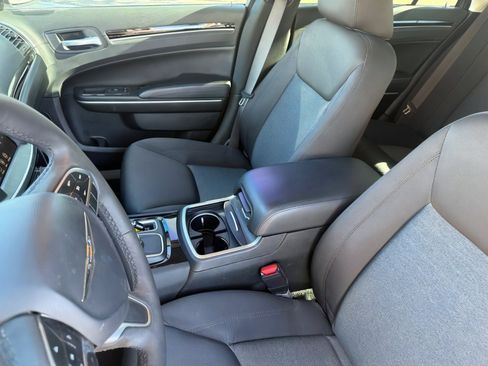 Used 2023 Chrysler 300 Touring w/ Sport Appearance Package image 18